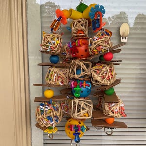 PARROT PALM TREE Toy