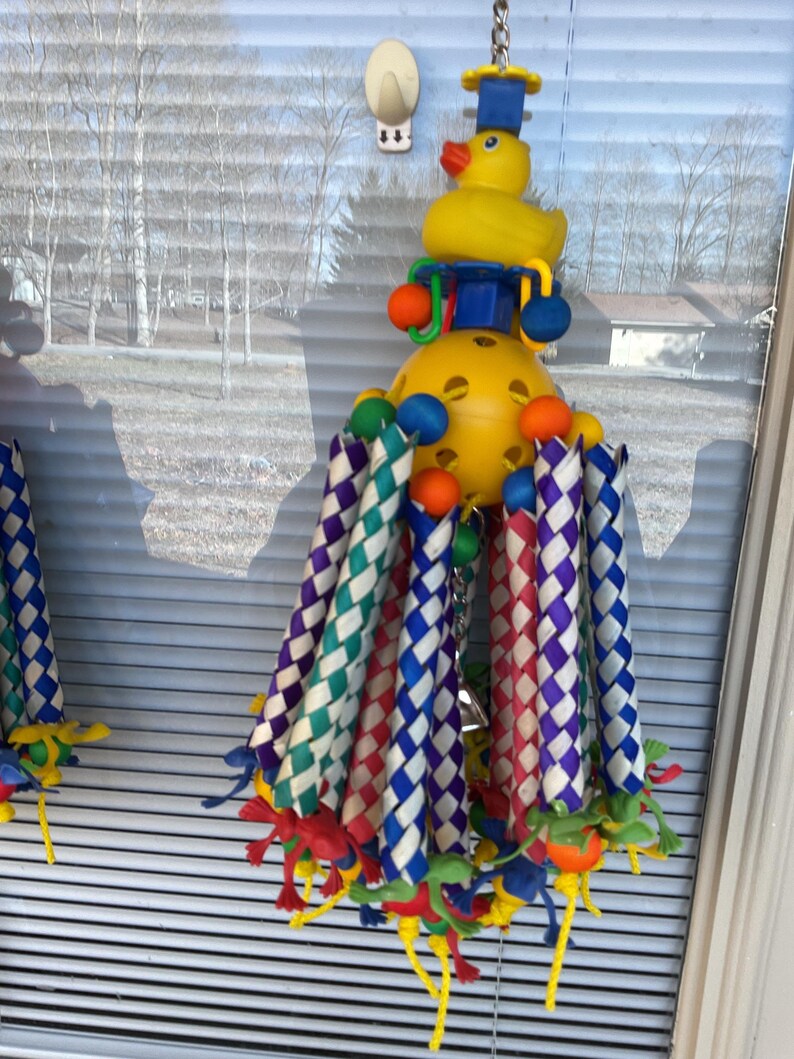 DUCKY FROG LEGS, bird toy